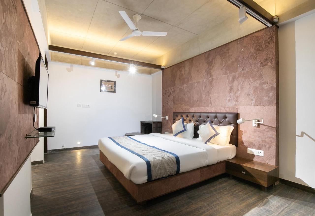 Palette - Hotel Welcome Kadi ภายนอก รูปภาพ
