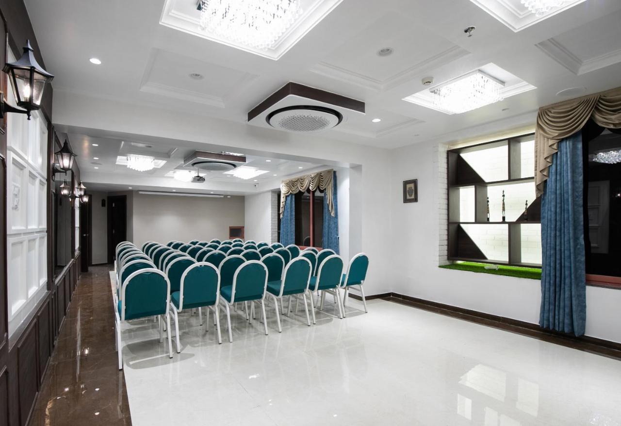 Palette - Hotel Welcome Kadi ภายนอก รูปภาพ