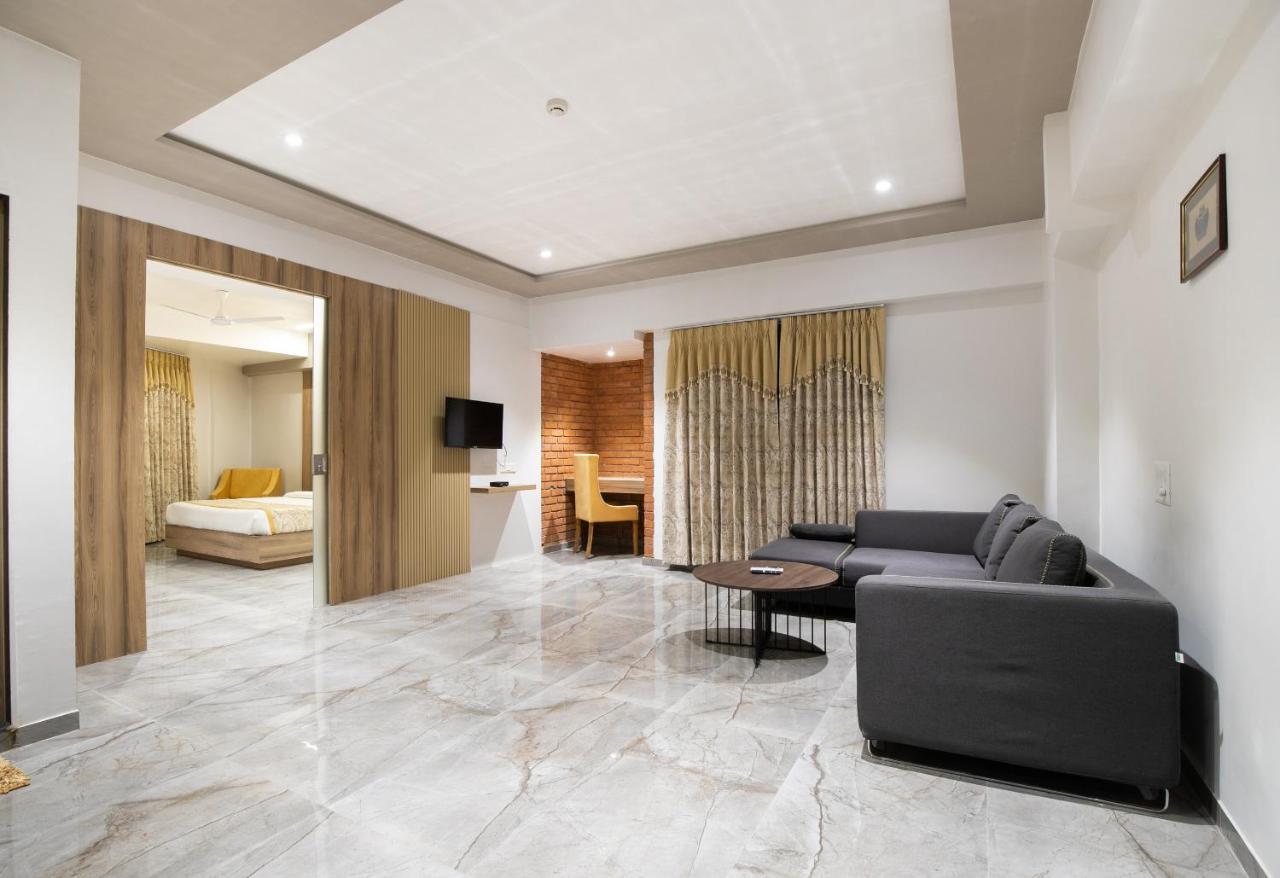 Palette - Hotel Welcome Kadi ภายนอก รูปภาพ